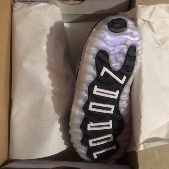 Jordans 11 retro low BT brand new - Picture 2 of 3